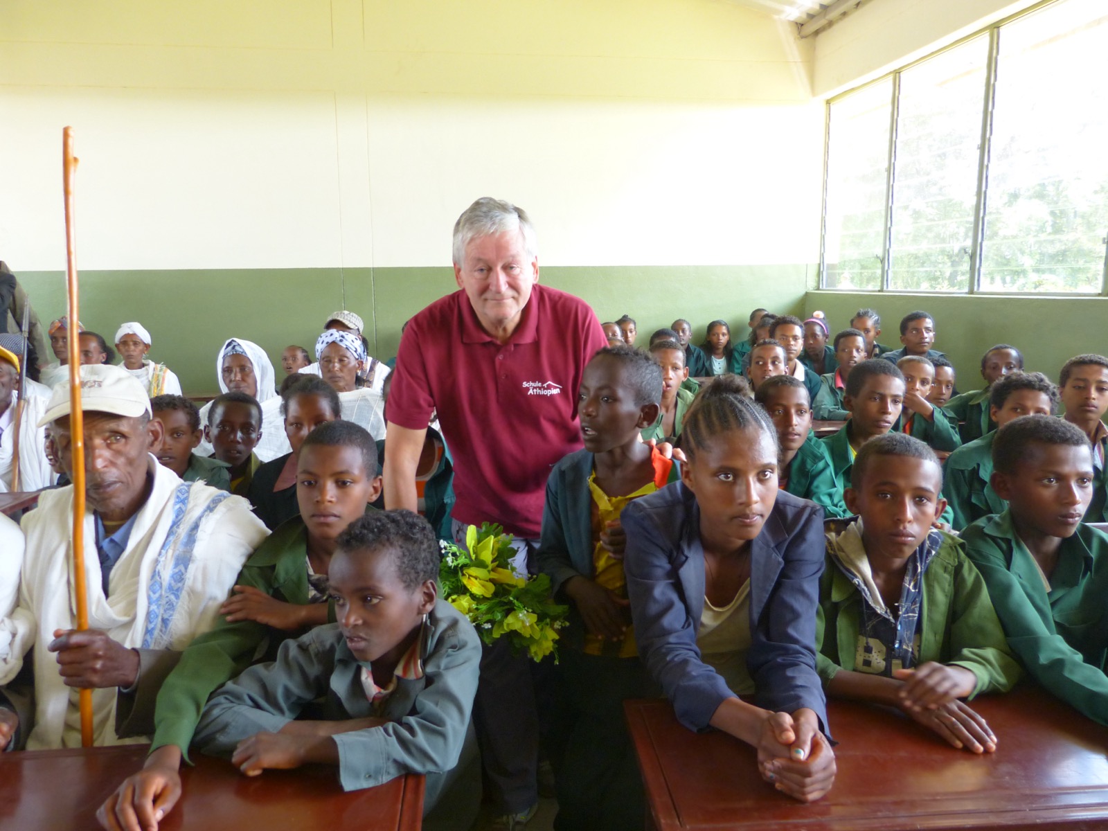 A full classroom of students (illustrative photo, CC BY-SA 3.0 DE Peter Krasser)
